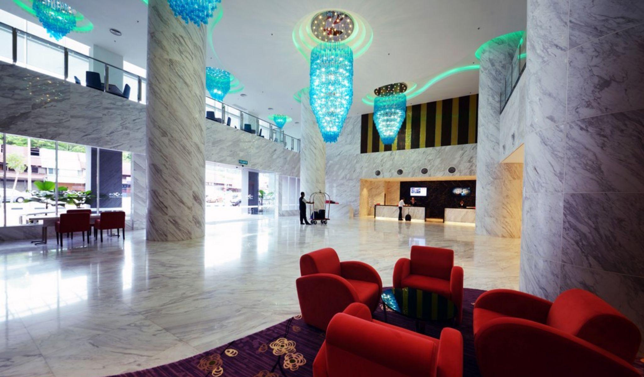 Lexis Suites Penang Bayan Lepas Exterior foto The lobby of the hotel
