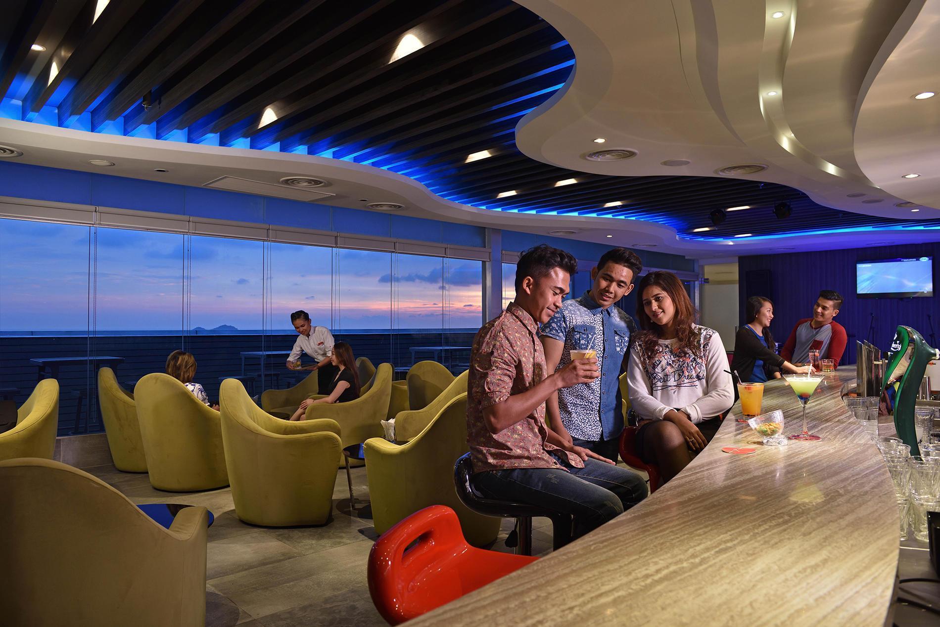 Lexis Suites Penang Bayan Lepas Exterior foto The Sky Bar