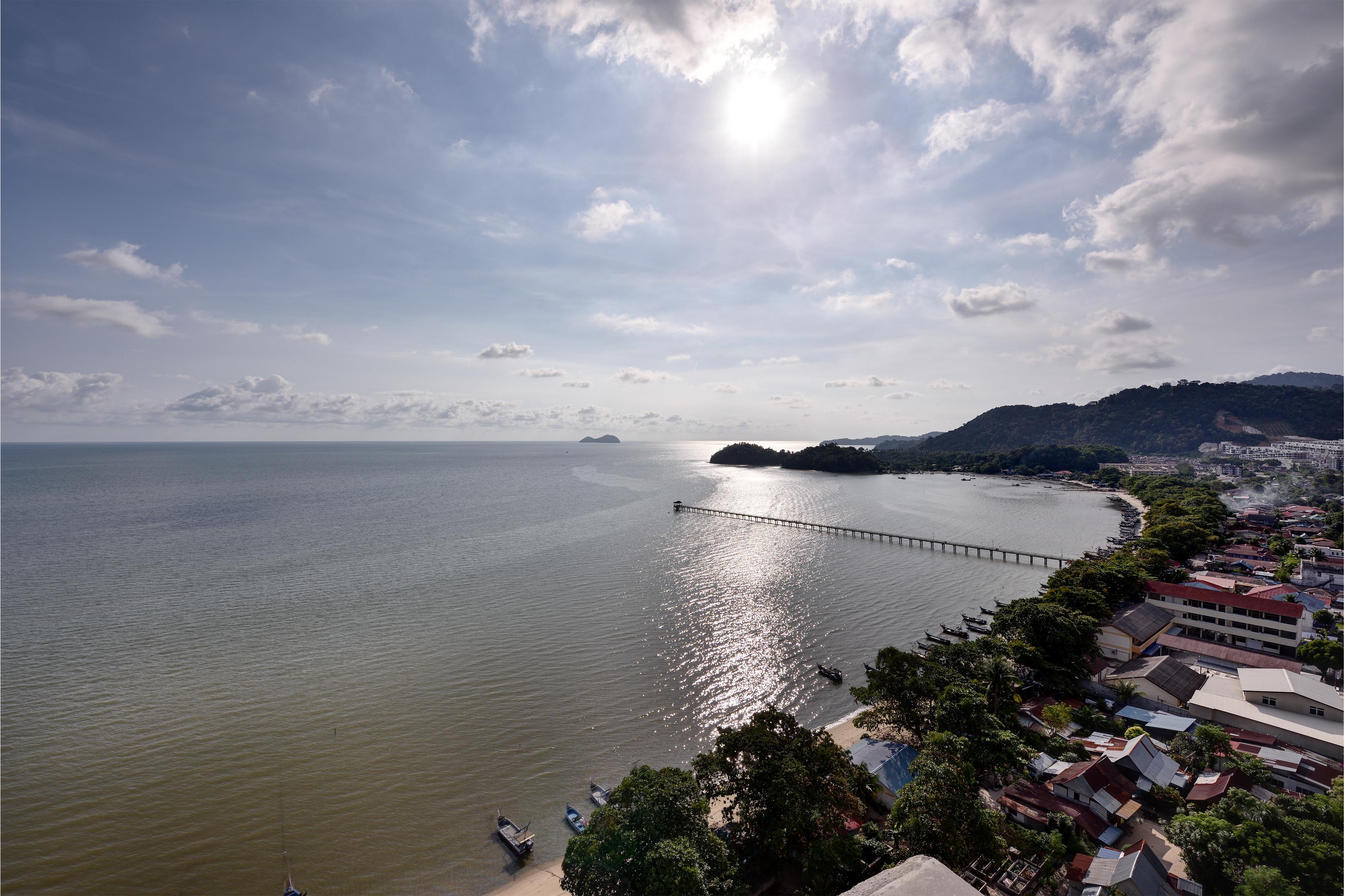 Lexis Suites Penang Bayan Lepas Exterior foto View of the Gulf of Thailand from Pattaya