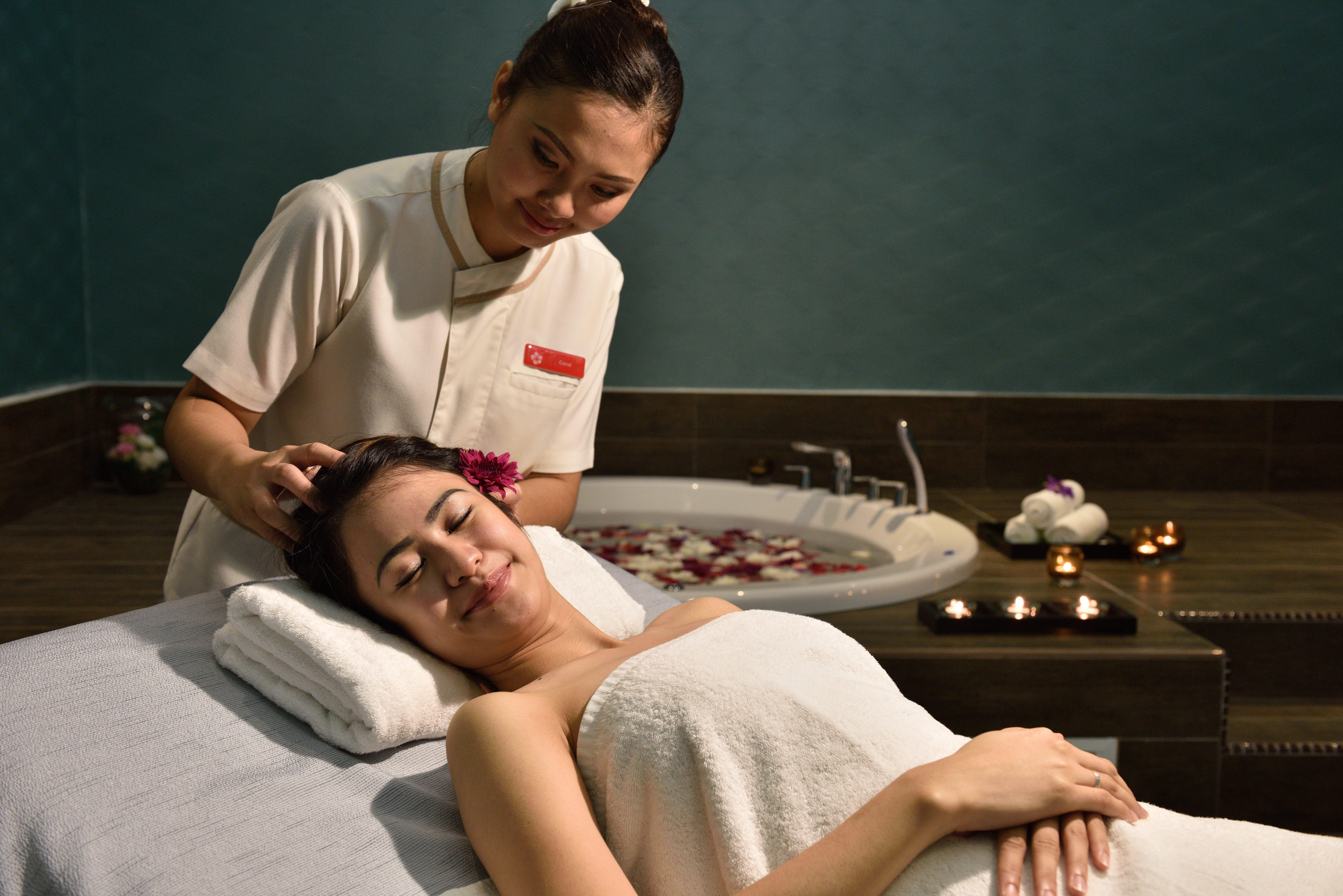 Lexis Suites Penang Bayan Lepas Exterior foto Thai massage